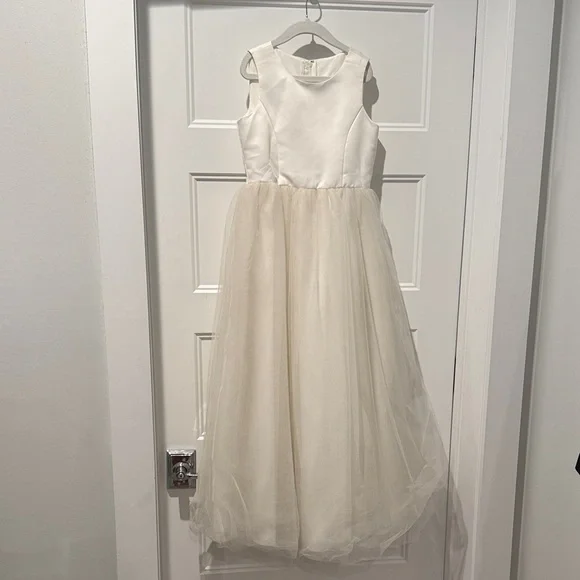 David's Bridal White Tulle Flower Girl Dress - Picture 4 of 8